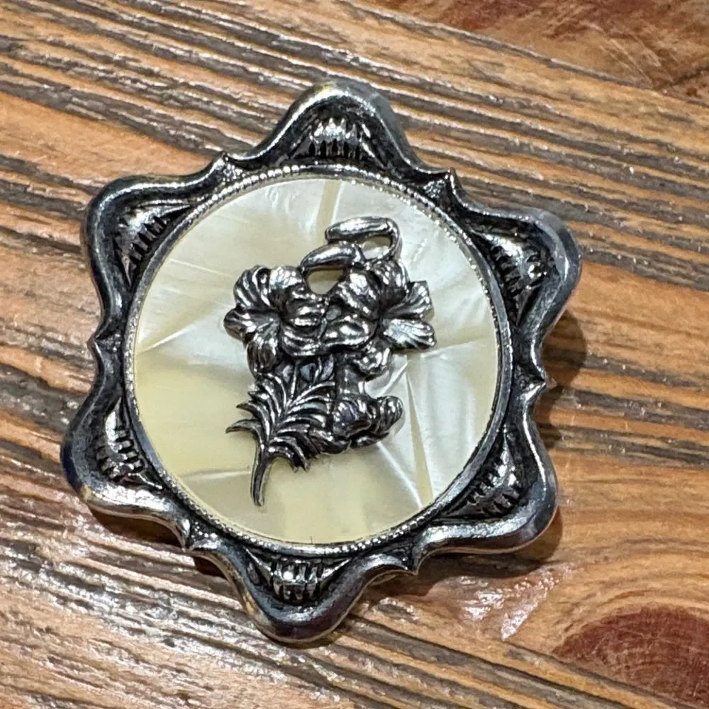 Lilly bouquet celluloid silver, Elegant Cream Vintage Floral scarf clip